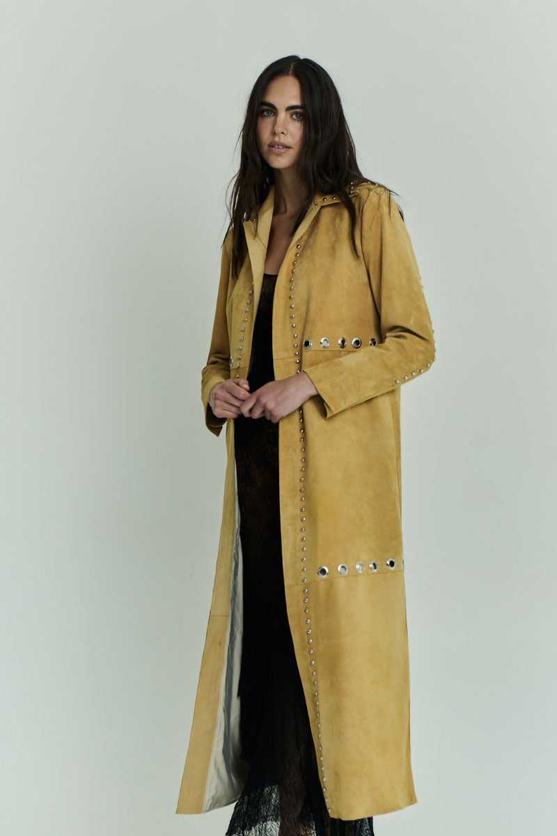 ZUT ANTAR coat in vibrant mango color, stylish winter coat with a sleek design and comfortable fit.