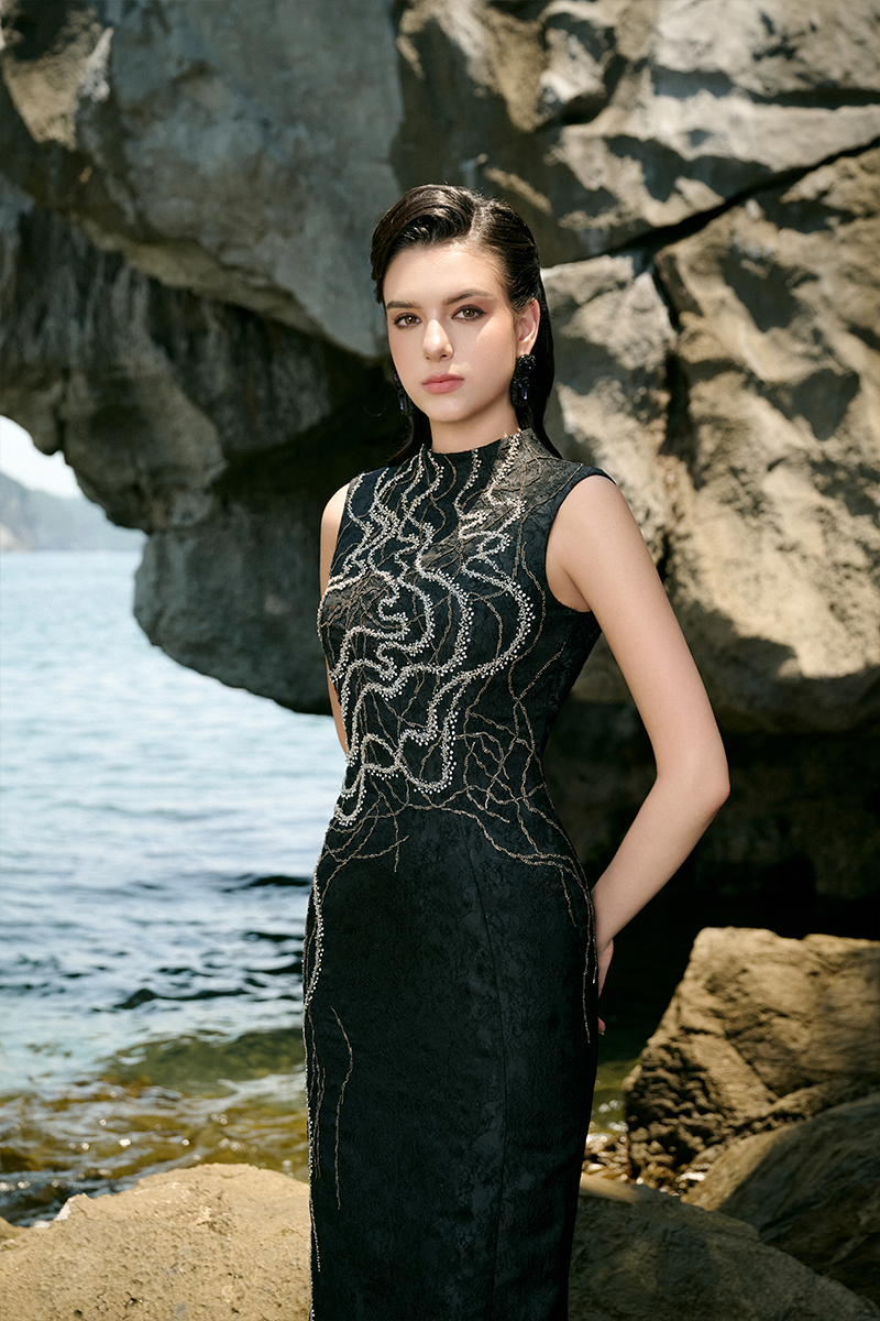 HIGH NECK SLEEVELESS A-LINE DRESS - CULT MIA