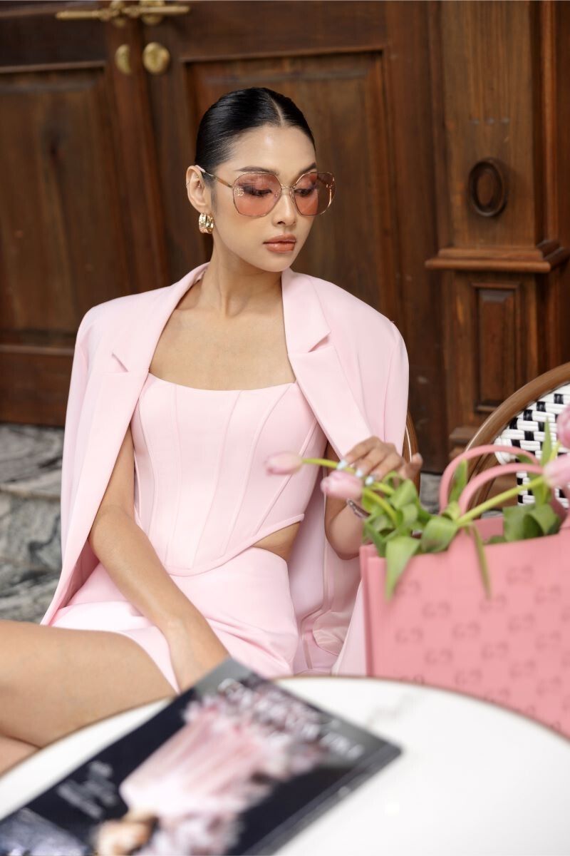 Pink Graine Tuytsi straight three-piece co-ord set by 21Six, featuring matching top, pants, and jacket laid flat.