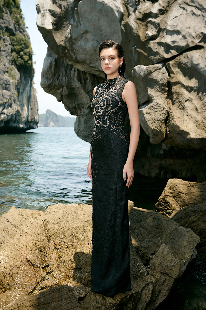 HIGH NECK CRYSTAL EMBELLISHED STRAIGHT DRESS - CULT MIA