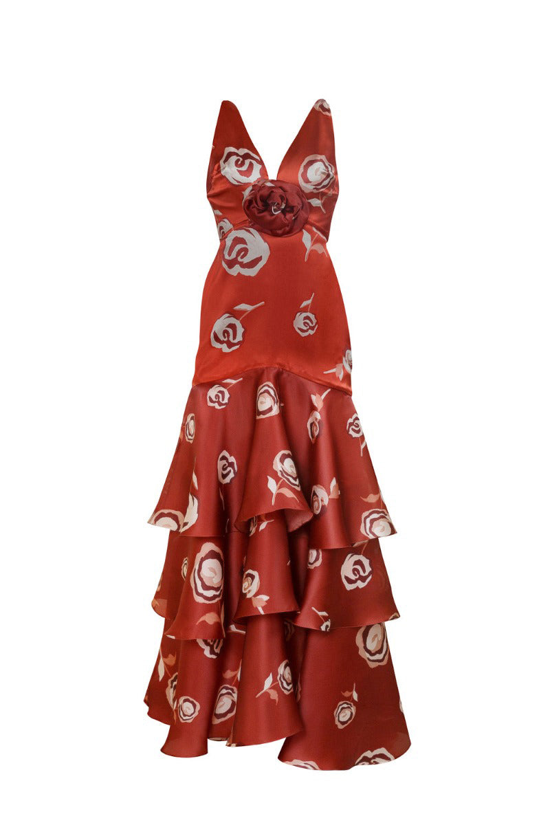 Estefania romance maxi dress with flowing fabric, elegant design, and floral details, perfect for summer or special occasions.