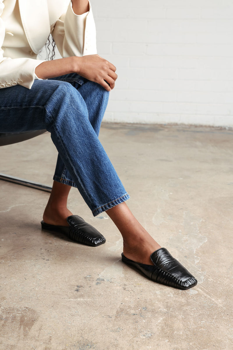 CLAUDIE FLATS IN BLACK