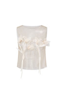 Arti Apparel TELLUS TOP, stylish women's blouse with a relaxed fit, featuring a soft fabric and modern design.