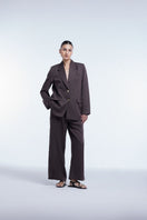 Relaxed single-breasted blazer by Dāl the Label, shown in a stylish fit with tailored lapels and casual yet polished look.