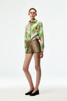 Chictopia taffeta shorts in oyster color, featuring a stylish short design with a smooth, shiny fabric and tailored fit.