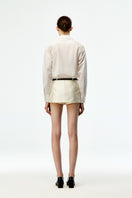 Chictopia ivory poplin shirt with long sleeves and button-up front, casual and elegant for everyday wear.