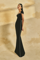 L'SCARLETT short-sleeve poly crepe gown with a flowing design, showcasing elegant fabric and a fitted silhouette.