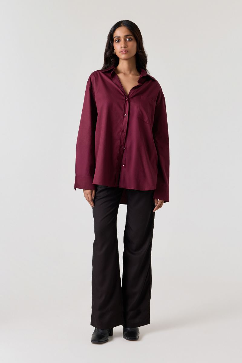 Summer Away Ravenna shirt in mulberry color, lightweight shirt with long sleeves and relaxed fit, visible in the image.