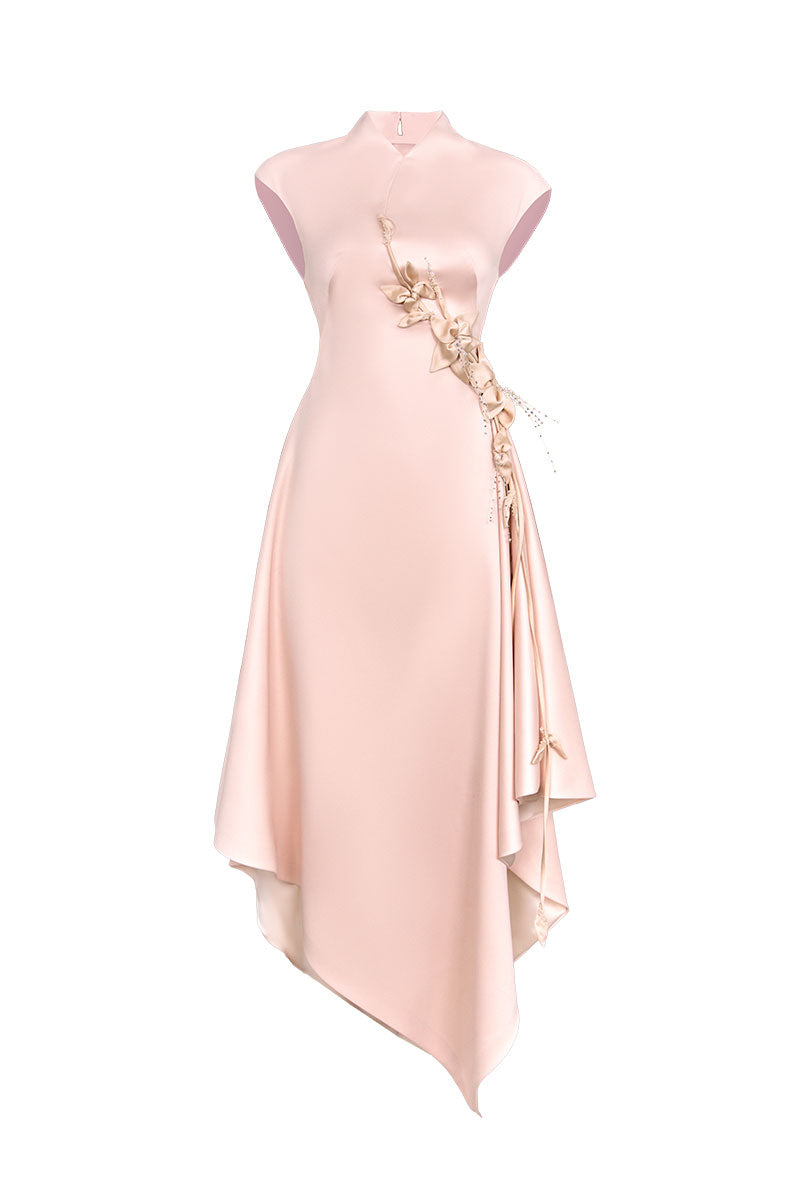 Do Long Soft Grace midi dress in flowing fabric, showcasing its elegant silhouette and detailed design for stylish occasions.