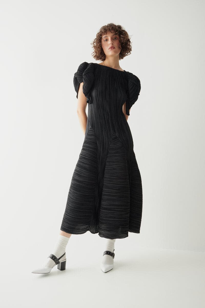 BLACK X-LINE PLEATED MIDI DRESS - CULT MIA