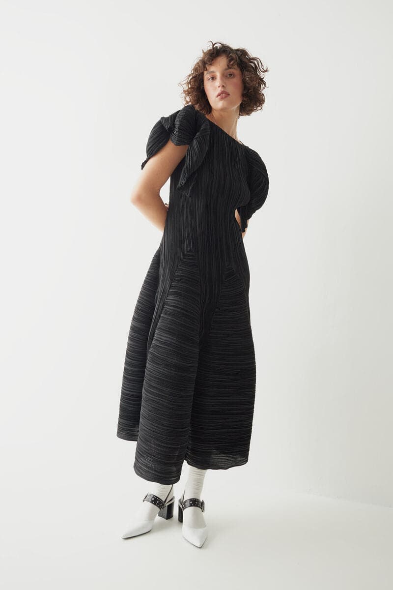 BLACK X-LINE PLEATED MIDI DRESS - CULT MIA