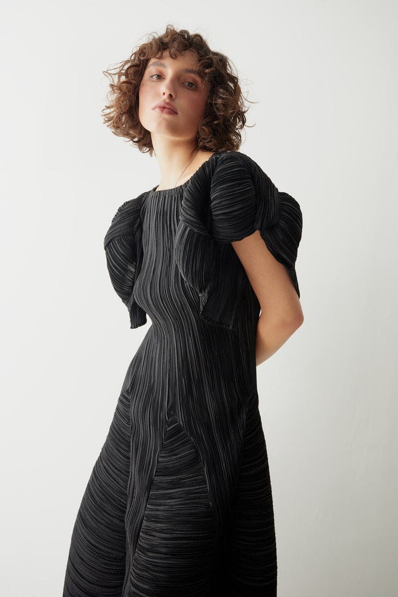 BLACK X-LINE PLEATED MIDI DRESS - CULT MIA