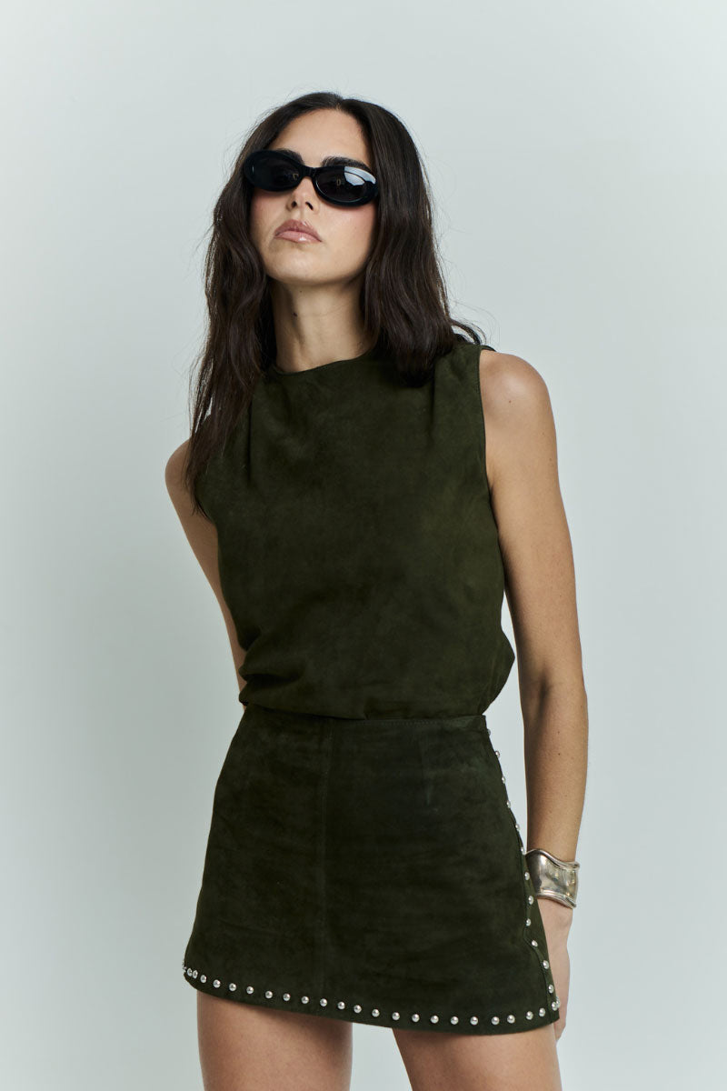 ZUT Arlington top in olive green, stylish women's blouse with long sleeves and relaxed fit, perfect for casual or office wear