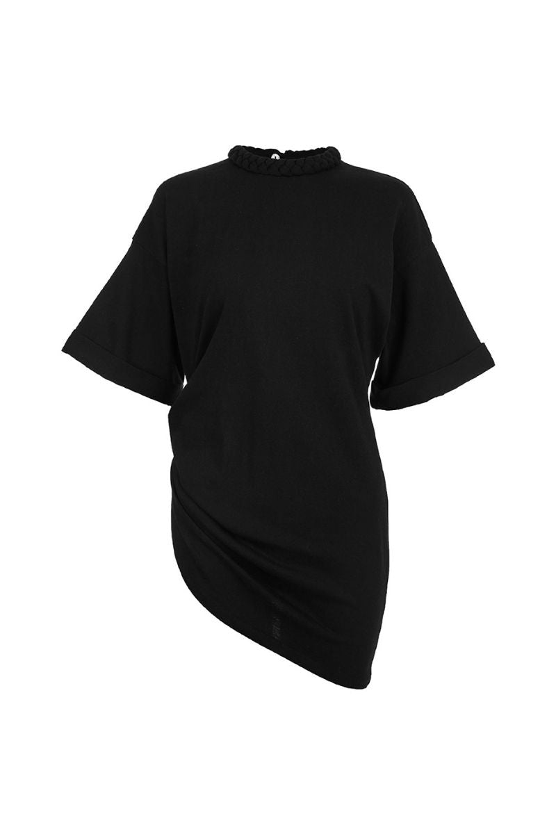 Black ruched braided T-shirt from MAZ Manuela Álvarez, featuring a fitted style and textured braided details.