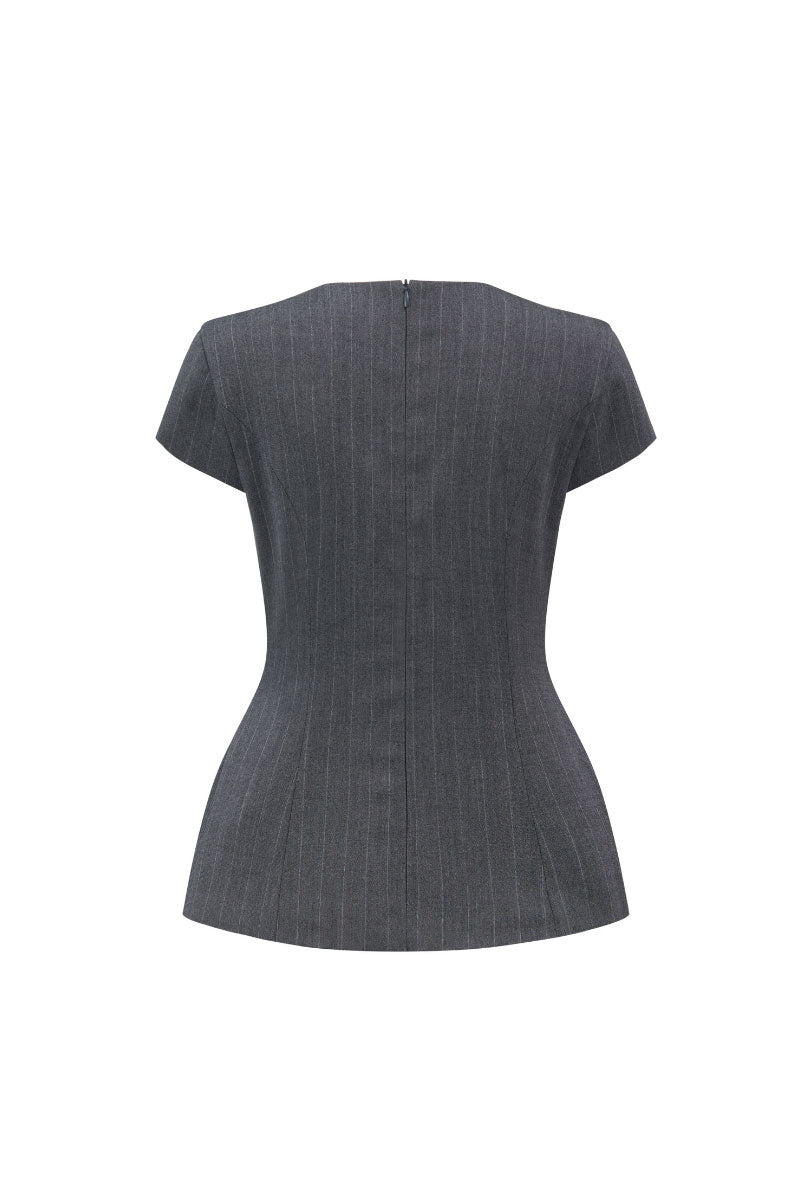 Arti Apparel DINVINE top, stylish women's blouse with a relaxed fit and soft fabric, shown in a casual wear setting.