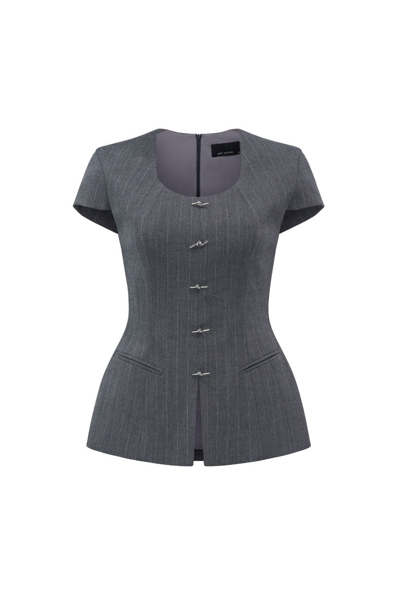 Arti Apparel DINVINE top featuring a stylish design with a comfortable fit, shown on a model.