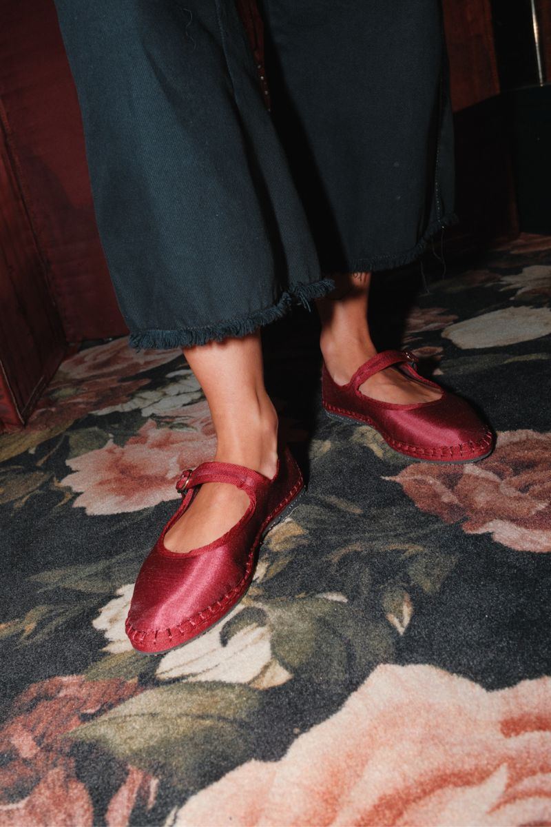 Red Flabelus Vivian flats with pointed toes and smooth leather finish, perfect for casual or dressy occasions.