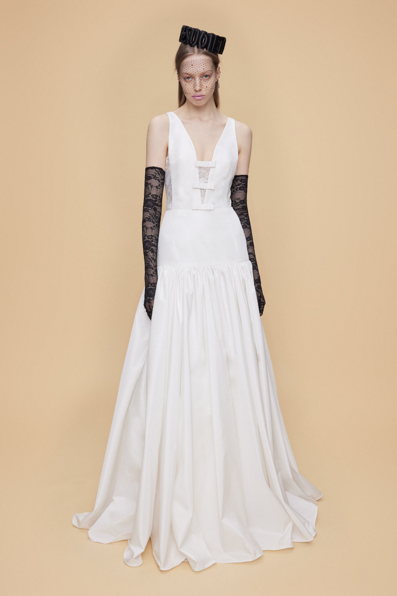 DEEP V NECKLINE GOWN WITH BOW DETAILS - CULT MIA