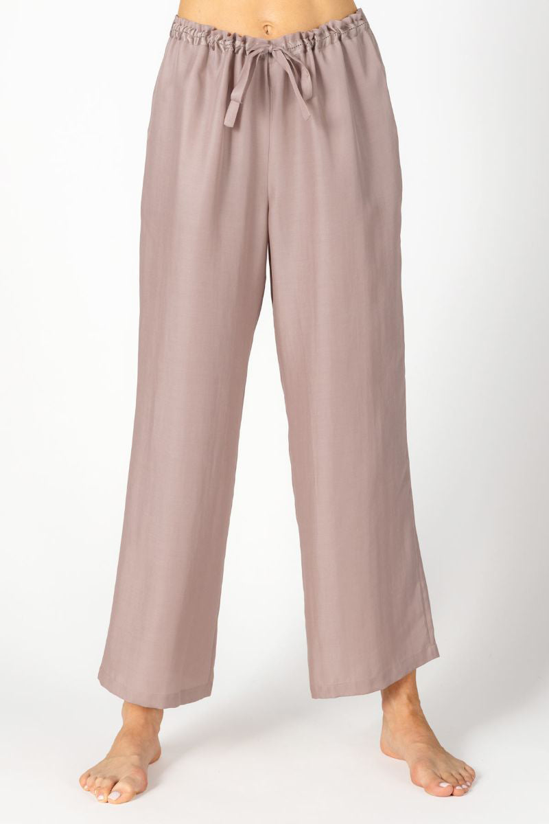 NK IMODE KACEY Paperbag City Pant in Freckles, stylish loungewear with a relaxed fit and paperbag waist, featuring a freckle print.