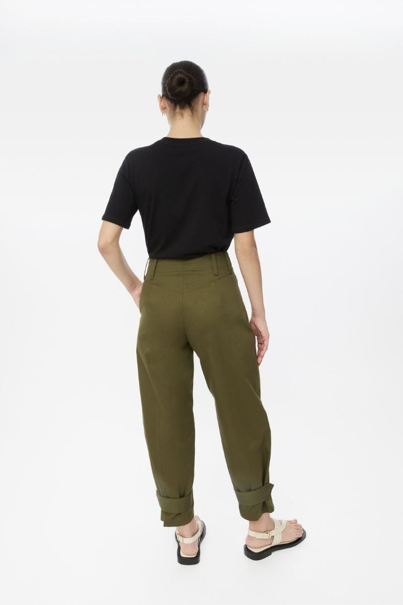 Cream-colored canvas cotton pants from Dāl the Label featuring a relaxed fit and casual style.