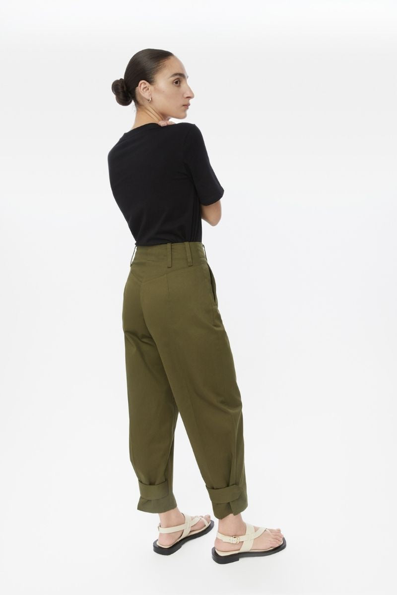 Canvas cotton pants from Dāl the Label featuring a relaxed fit, neutral color, and casual style, shown on a model.