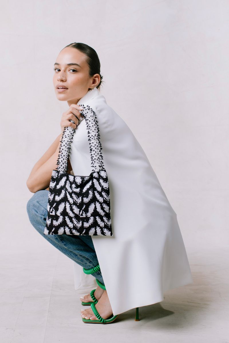 CLASH OF PRINTS BAG IN FEATHERS BLACK AND WHITE - CULT MIA