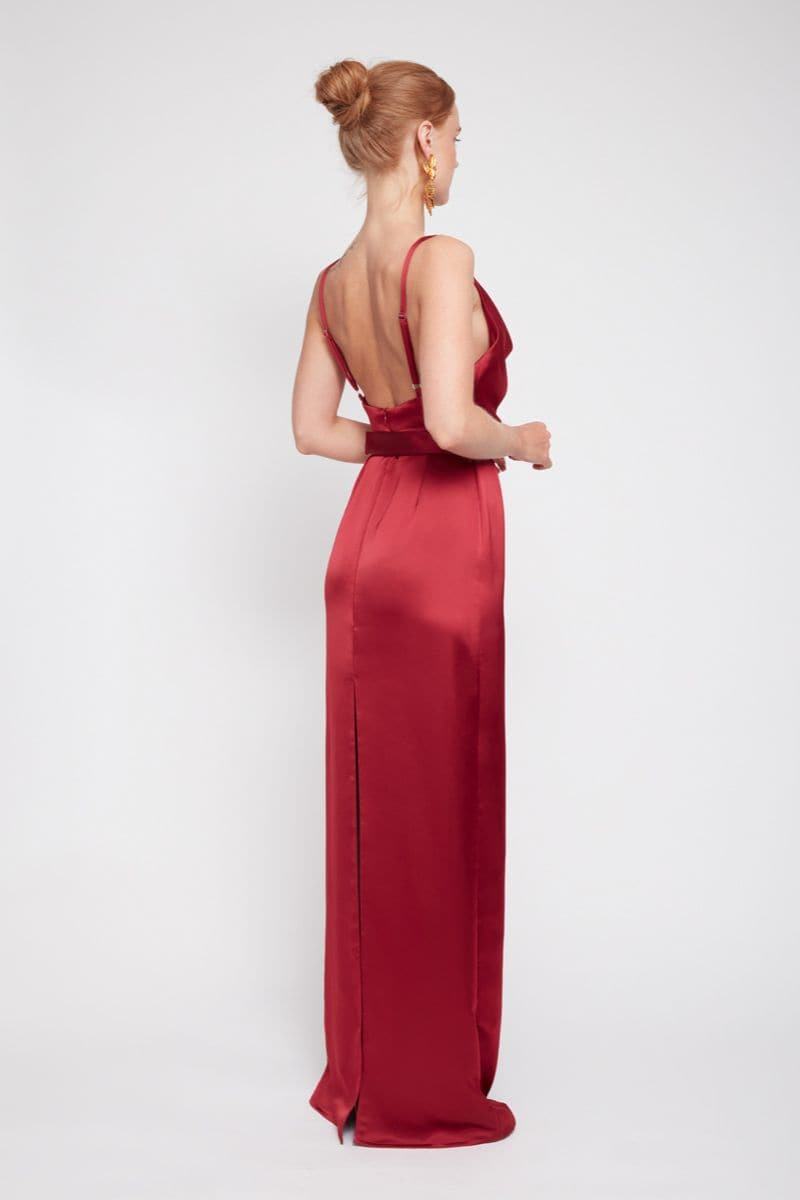 Undress Amila deep red backless maxi dress with flowing fabric and elegant design, perfect for formal or evening wear.