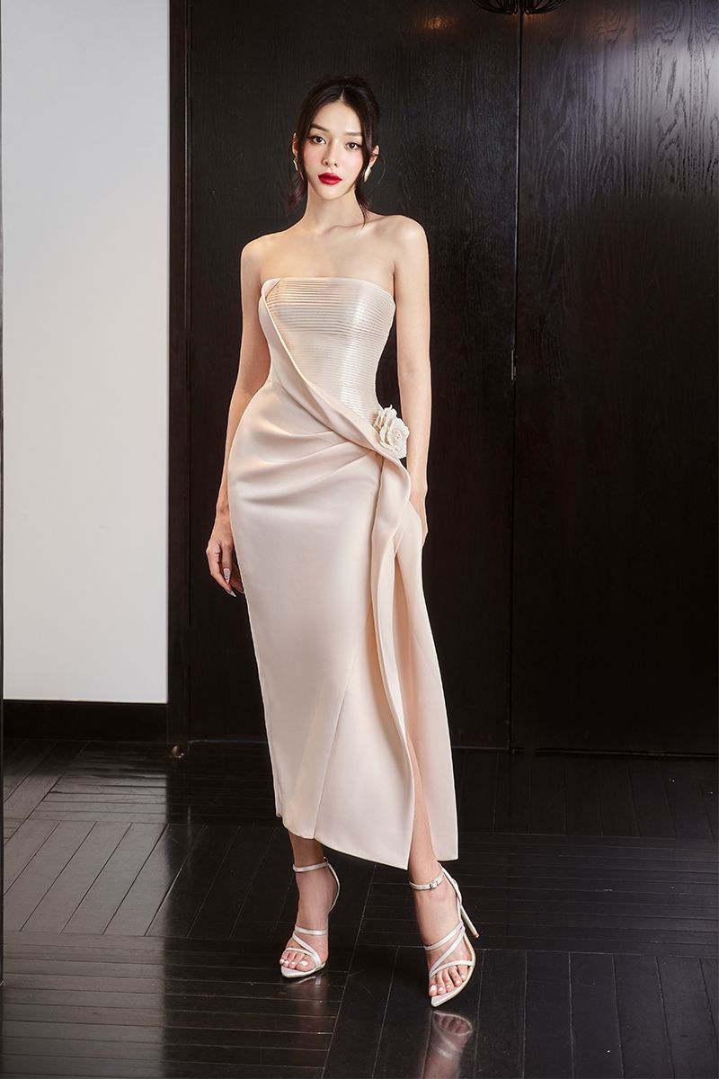 BEIGE STRAPLESS MIDI DRESS WITH FABRIC FLOWERS - CULT MIA
