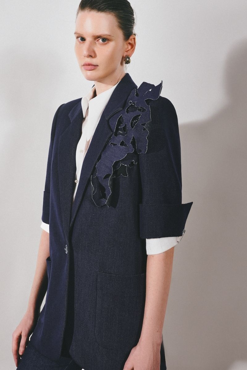BLACK 3D APPLIQUE FLORAL HALF SLEEVE BLAZER - CULT MIA