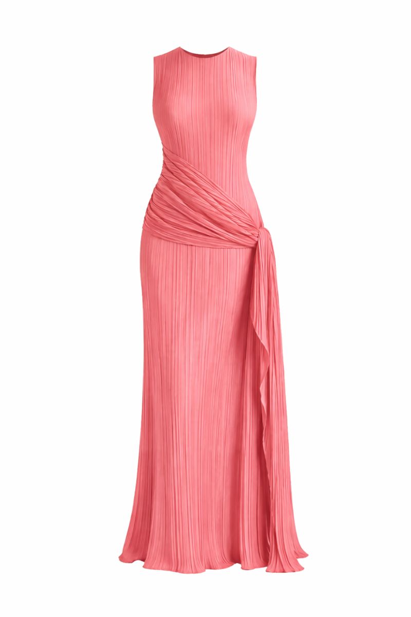 Maylé Vásquez Constante sleeveless maxi dress in flowing fabric, featuring a fitted bodice and long skirt for elegant summer wear.