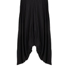 Black Sarquel pants by Kris Marán featuring a tailored fit and modern style, shown on a model.
