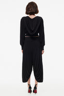 Black Sarquel pants by Kris Marán featuring a sleek, tailored fit and modern design, shown on a mannequin.