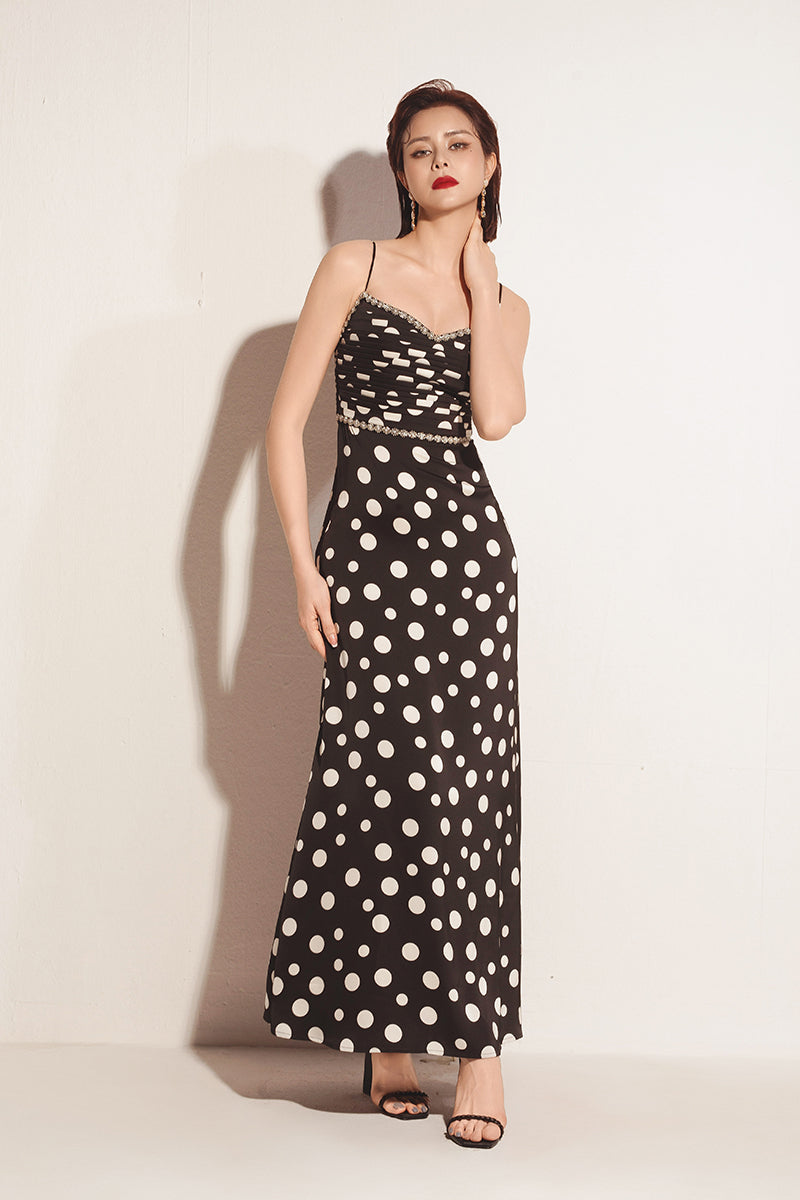 Black Valenciani sweetheart neck spaghetti strap maxi dress with a fitted bodice and flowing skirt, ideal for elegant occasions.