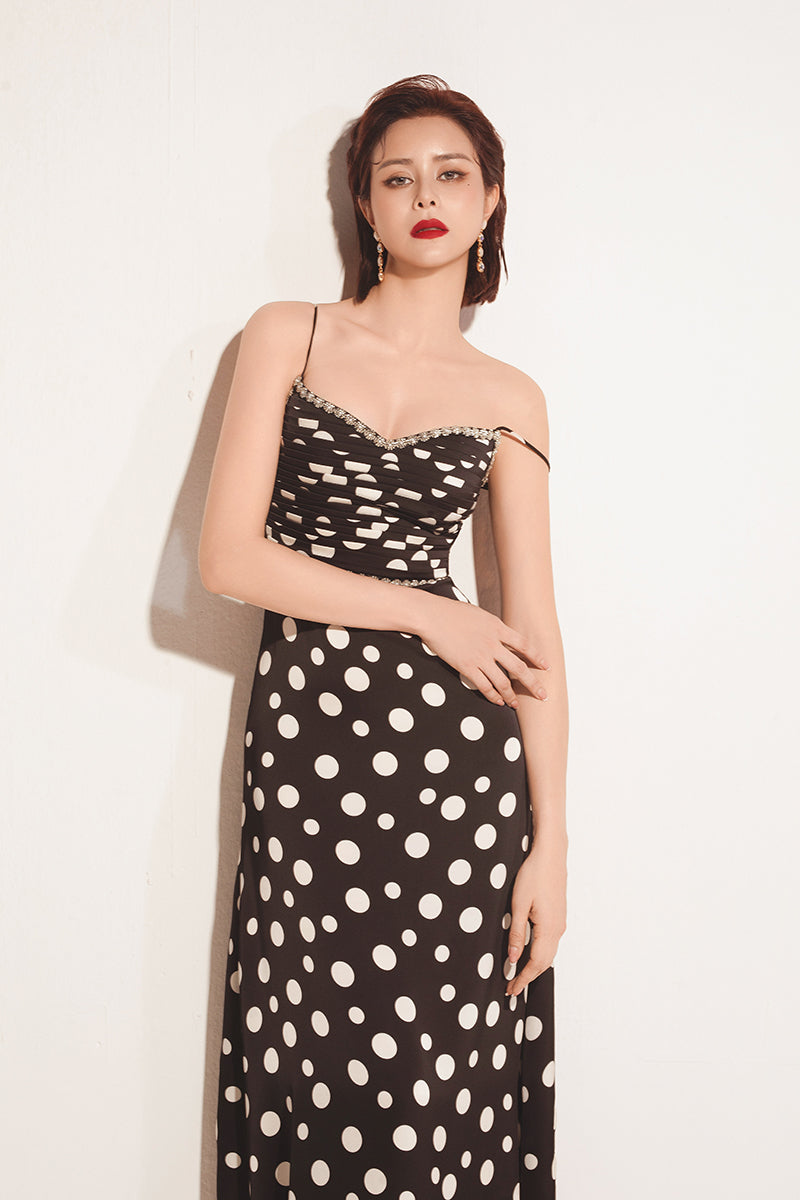 Black Valenciani sweetheart neck spaghetti strap maxi dress with flowing fabric and a fitted bodice, perfect for elegant occasions.