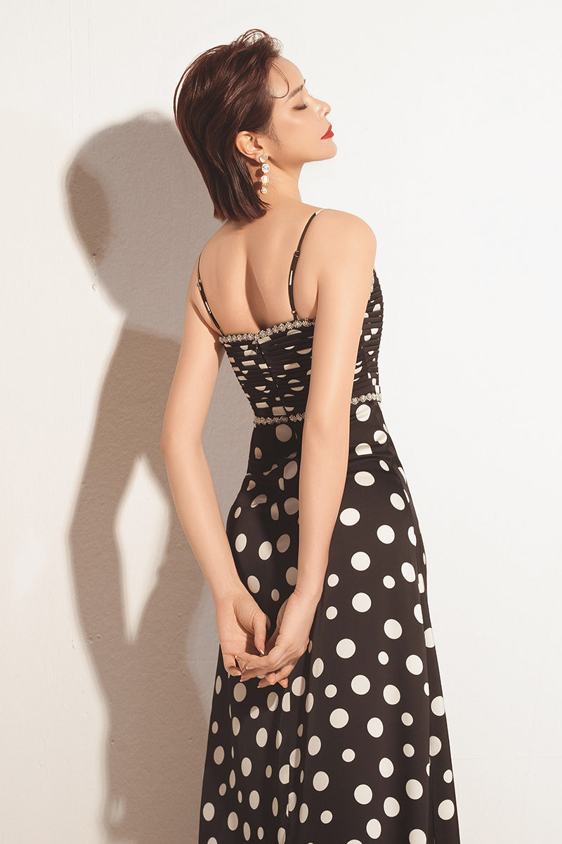 Black Valenciani sweetheart neck spaghetti strap maxi dress with a fitted bodice and flowing skirt, perfect for elegant occasions.