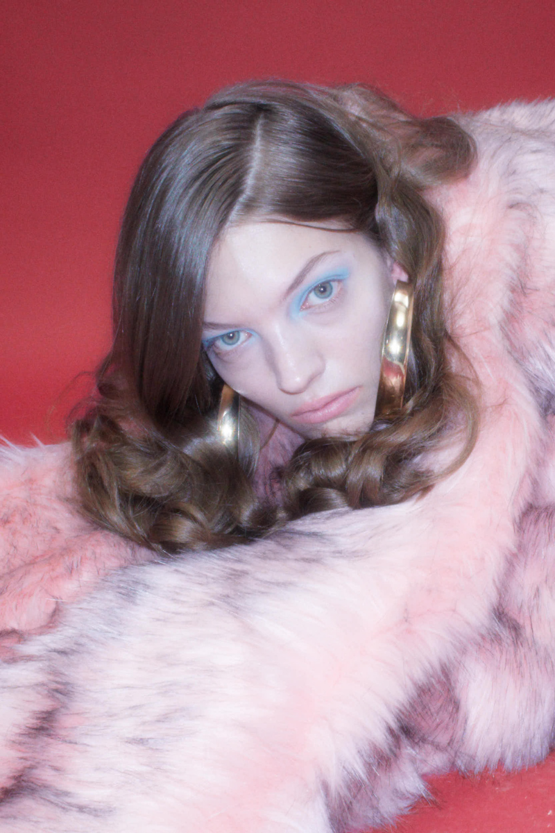 Sudi Etuz faux fur jacket with attached scarf, cozy coat featuring plush fur material and stylish design.