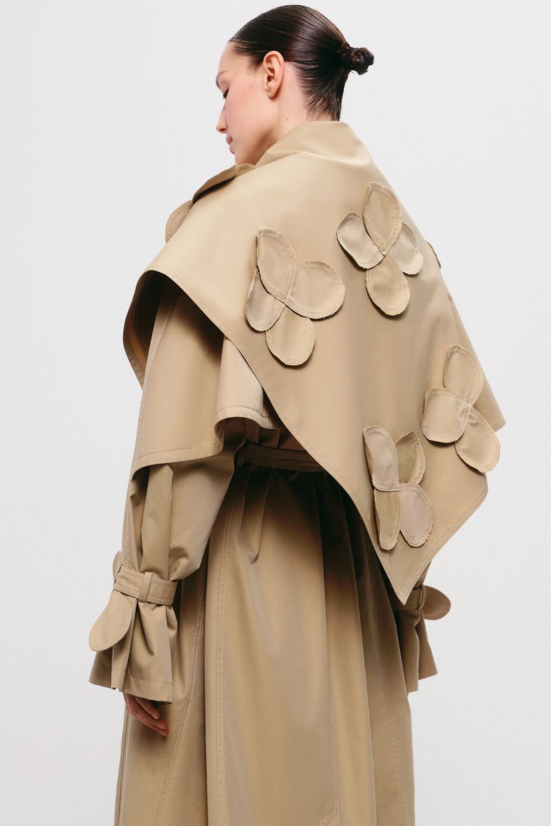RELAXED TRENCH COAT WITH A DETACHABLE SCARF IN BEIGE - CULT MIA