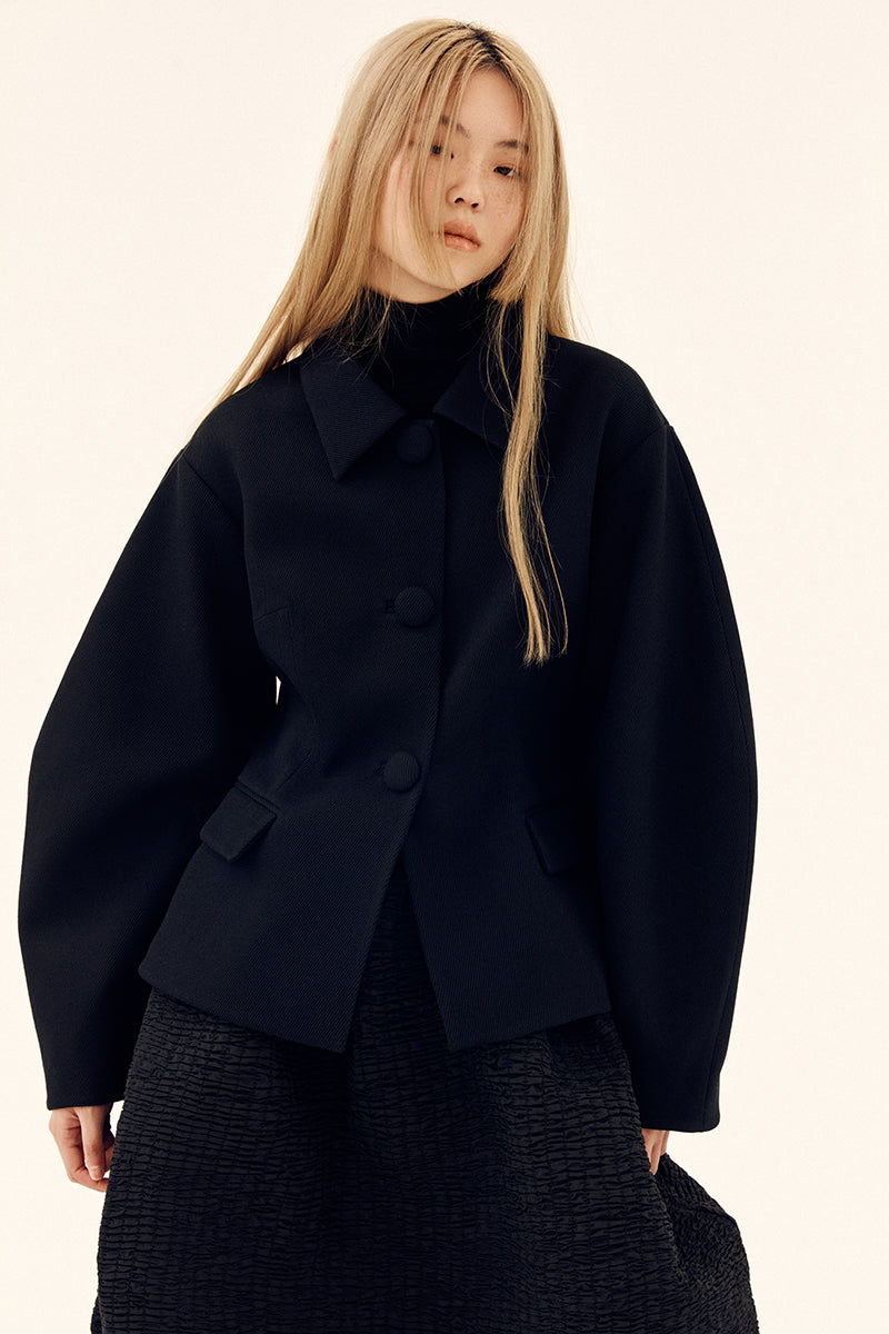 Chictopia sculpted volume black jacket with structured design, long sleeves, and stylish silhouette, perfect for modern fashion.