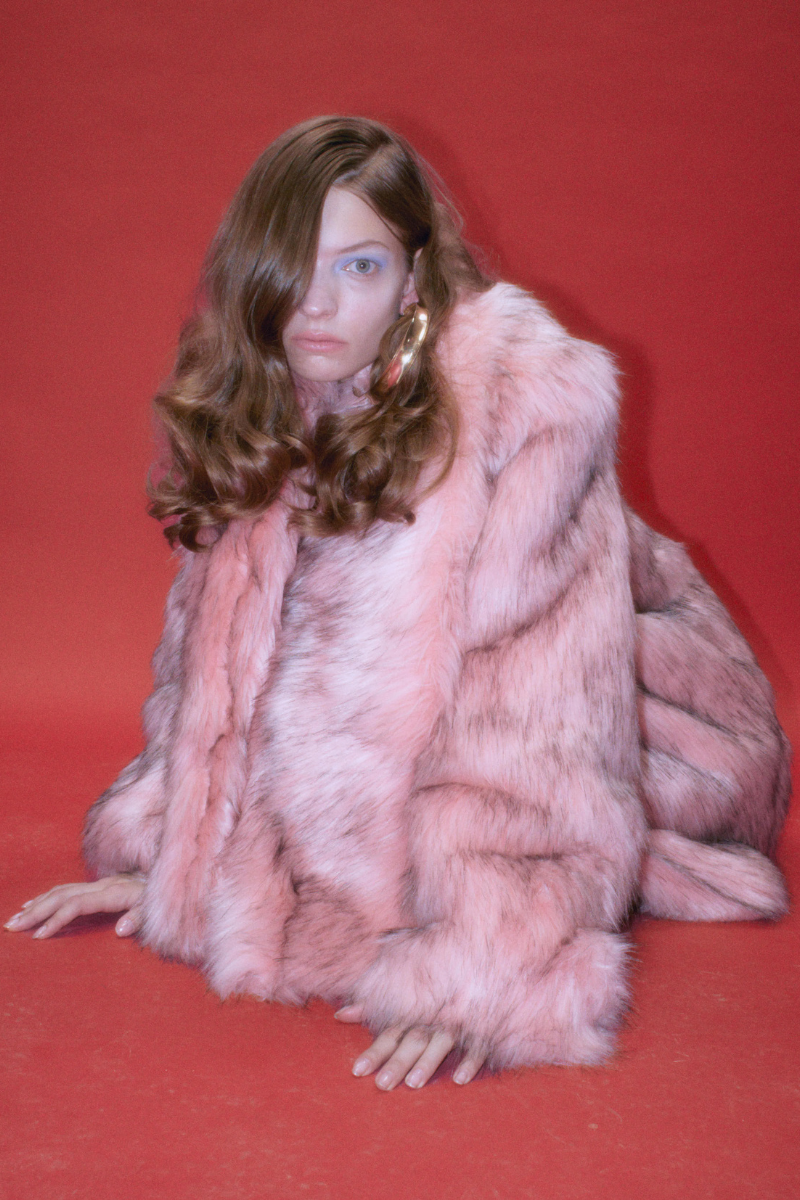 Sudi Etuz faux fur coat with attached scarf, plush beige and brown coat with luxurious fur texture and stylish design.