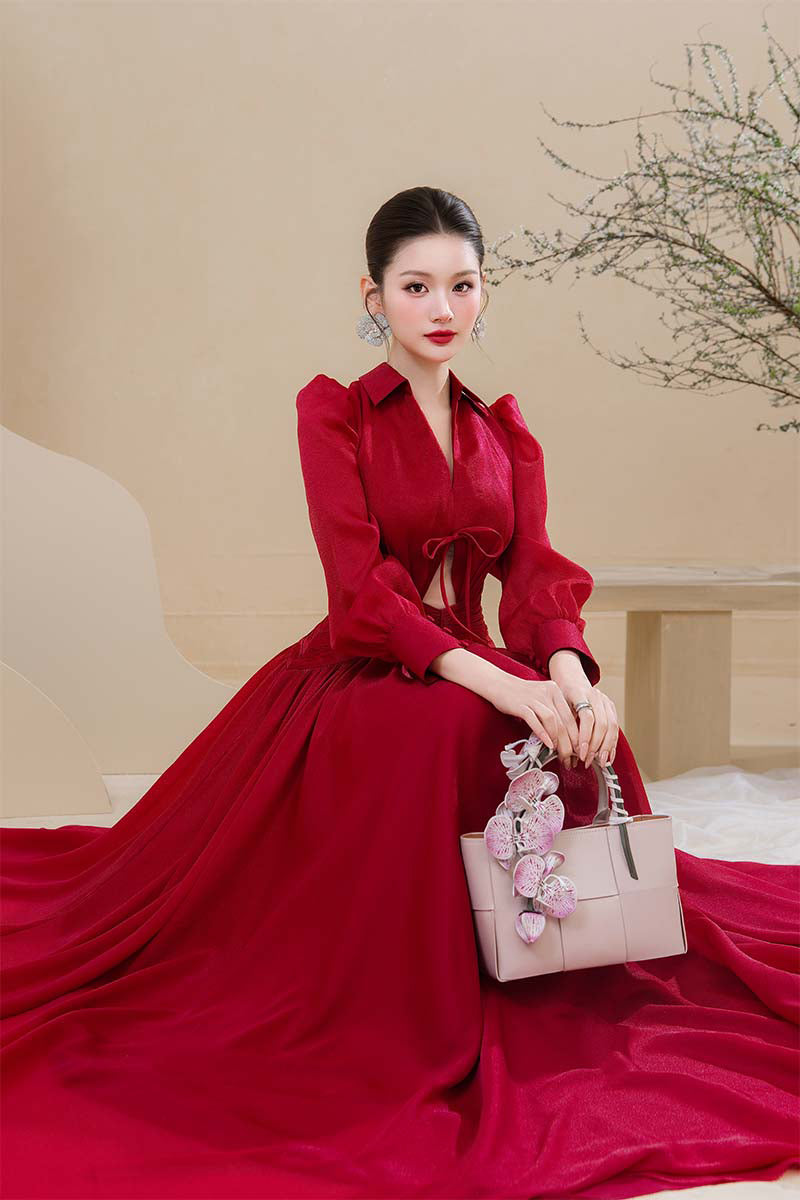 Do Long Scarlet Serenity maxi dress with flowing fabric and floral pattern, full-length view of elegant summer maxi dress.