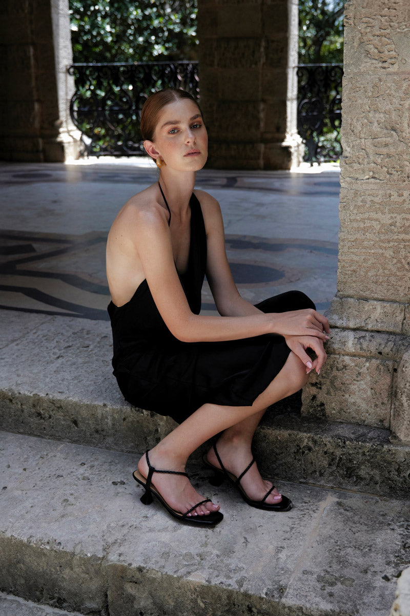 Alta Dora black sandals with strap details and flat sole, perfect for casual summer wear.