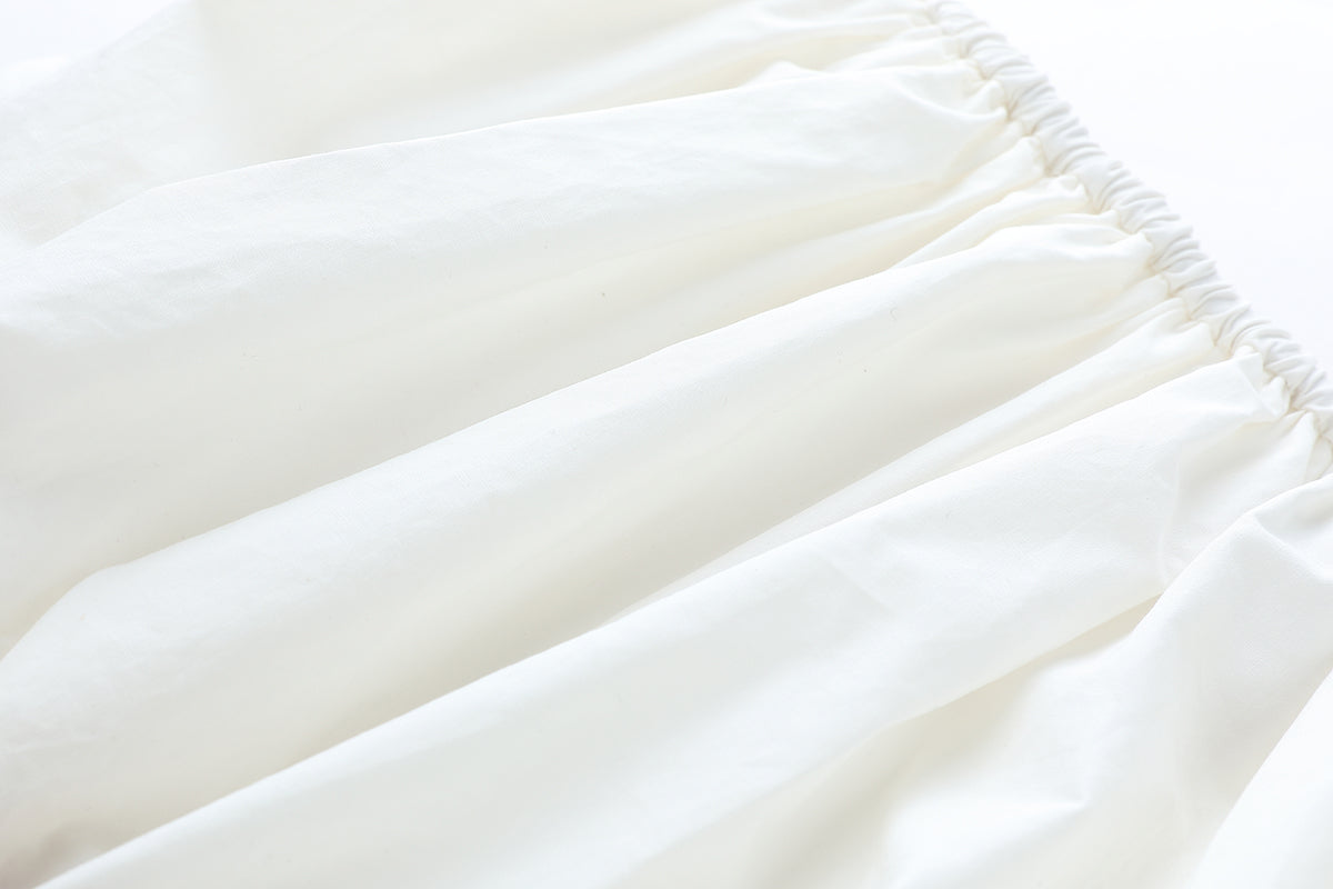 Chictopia ivory poplin shorts with a relaxed fit, featuring a high waist and side pockets, perfect for casual summer wear.