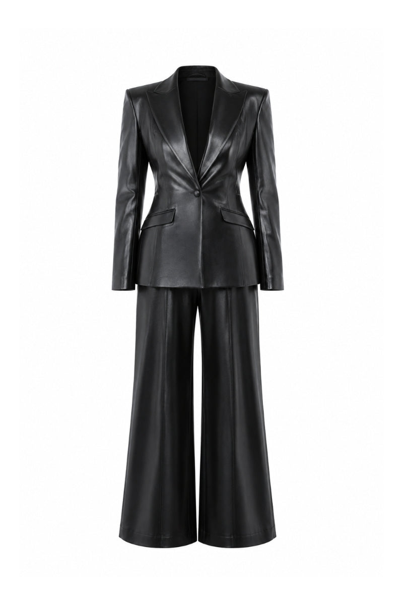 Lili Blanc vegan core trousers, stylish pants in a relaxed fit with a clean, modern design, shown on a model.