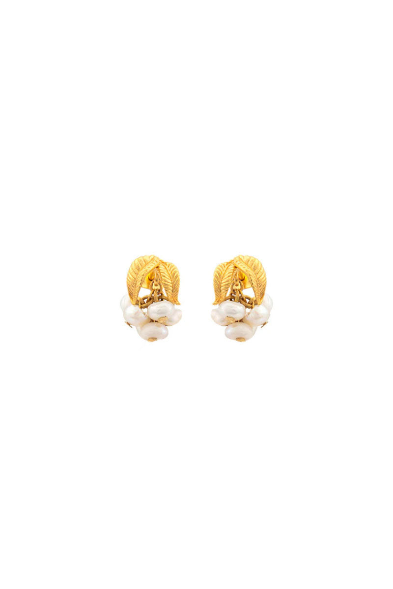 Peracas LEA earrings in ivory, stylish drop earrings with elegant design, perfect for accessorizing any outfit.