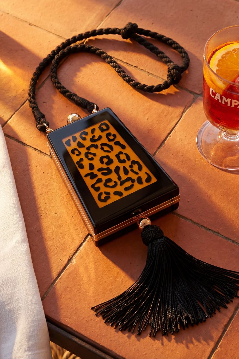 Waiwai Rio Jaguar Trapezio shoulder bag featuring a textured design and adjustable strap, stylish for everyday use.