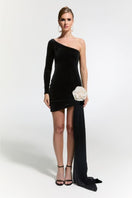 Nur Karaata SR NUR KARAATA X CULT MIA velvet mini dress, stylish and elegant, shown in a close-up of the dress fabric and design details.