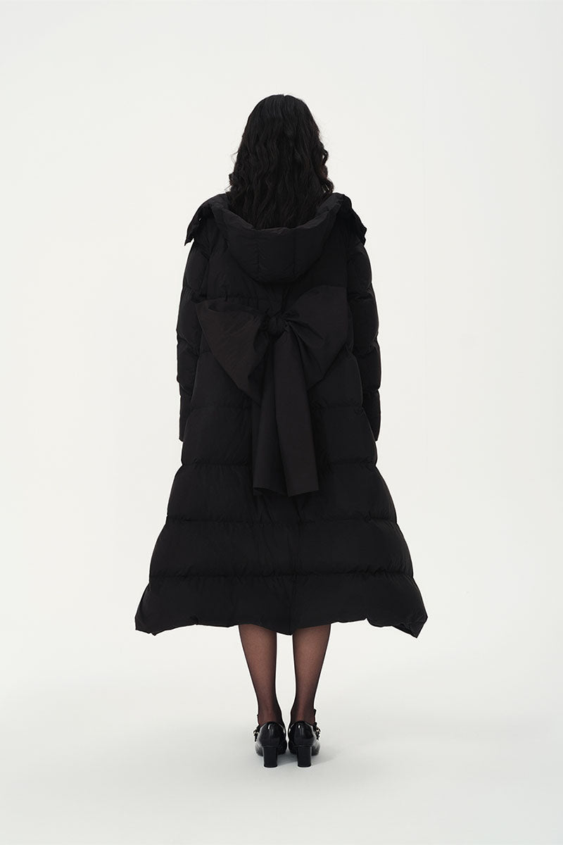 Chictopia LELA Down Coat in black, stylish winter coat with a quilted design, zip closure, and cozy insulated interior.