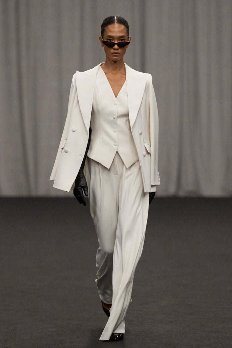 TIMELESS DOUBLE-BREASTED TAILORED BLAZER