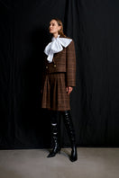 Acaria Studio GURU crop blazer in brown, tailored blazer with a fitted design and stylish lapel, shown on a model.