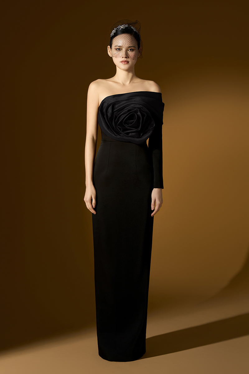 فستان ماكسي من الكريب والتفتا باللون الأسود